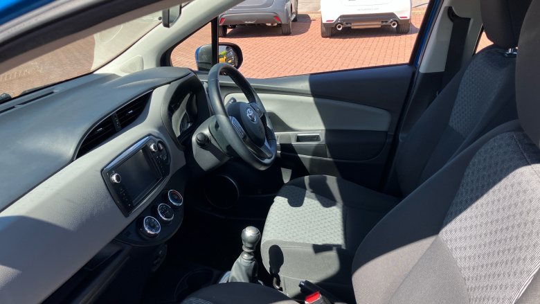 Toyota Yaris 1.33 VVT-i Icon 5dr Petrol Hatchback